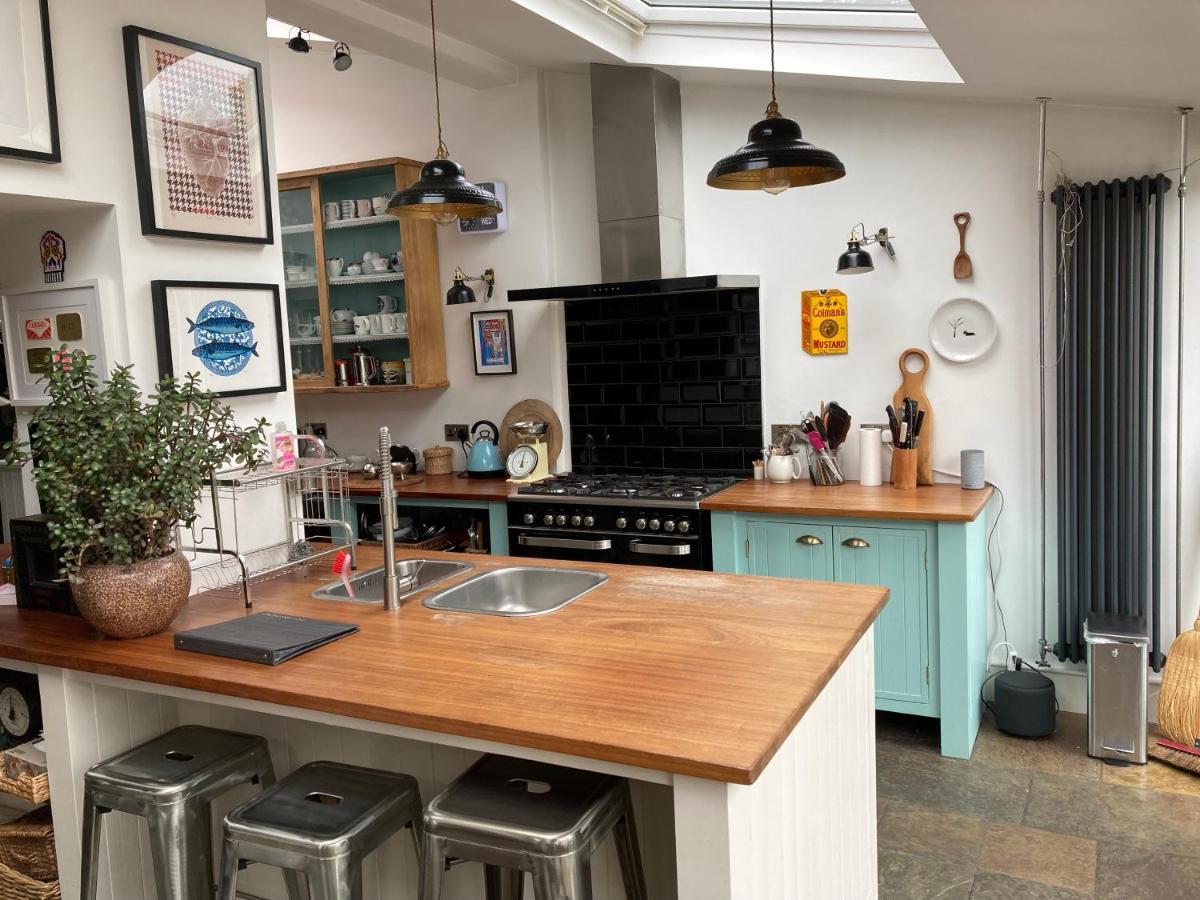 Unique Townhouse With Large Garden Down To The Sea Villa Killough Eksteriør bilde