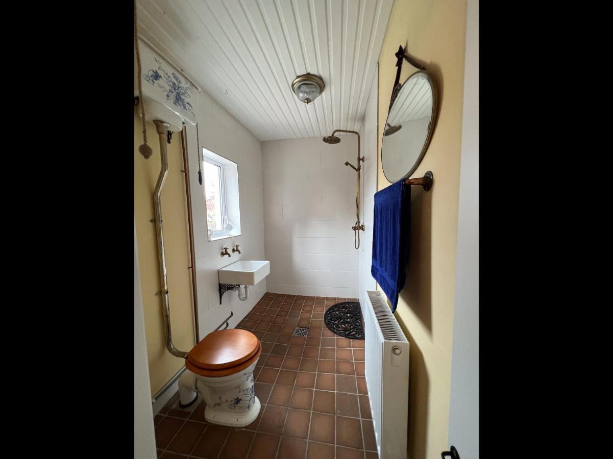 Unique Townhouse With Large Garden Down To The Sea Villa Killough Eksteriør bilde