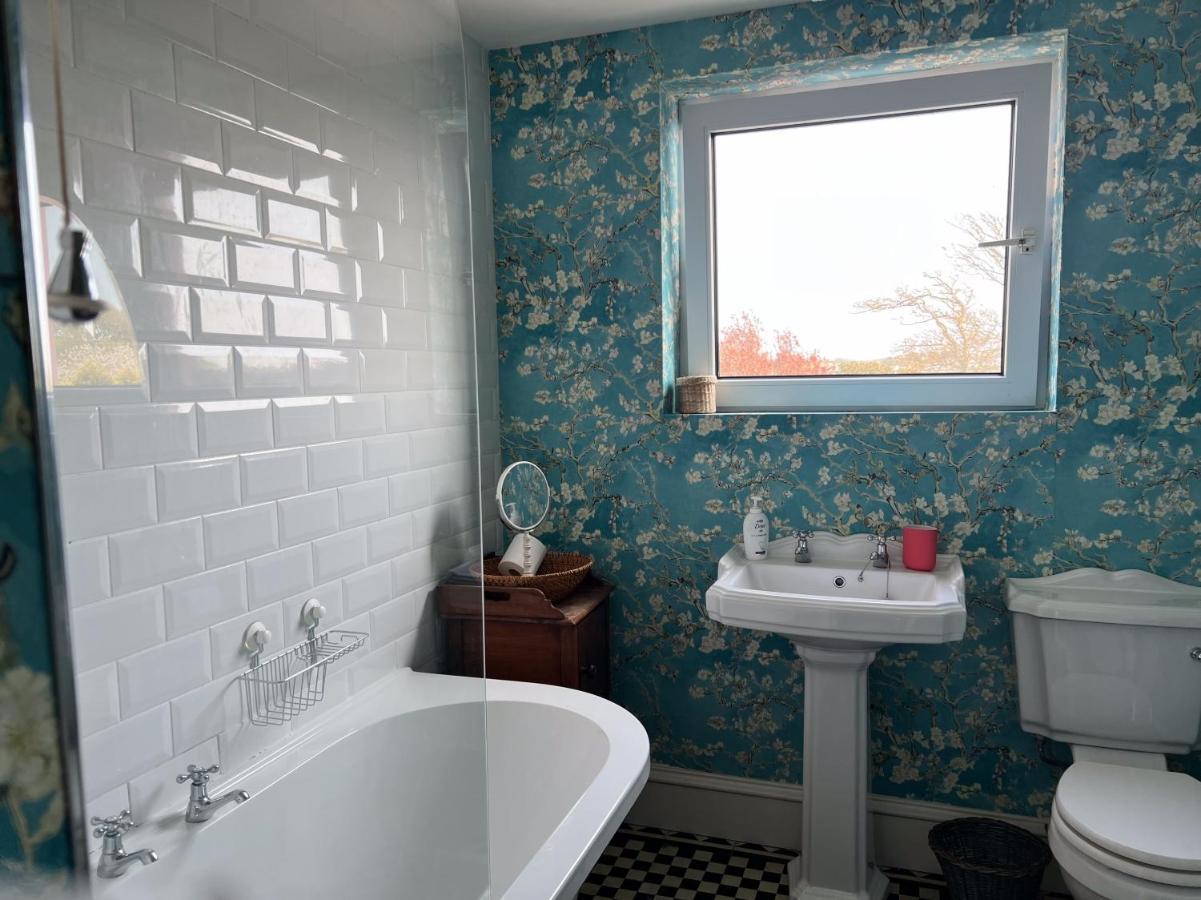 Unique Townhouse With Large Garden Down To The Sea Villa Killough Eksteriør bilde